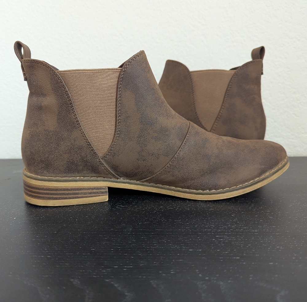 Women's Rocket Dog Maylon Brown Ankle Bootie Size: 11 - Picture 5 of 14